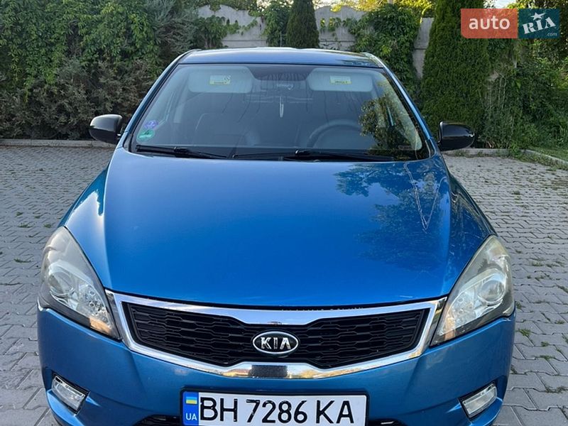 Хэтчбек Kia Ceed 2010 в Кицмани