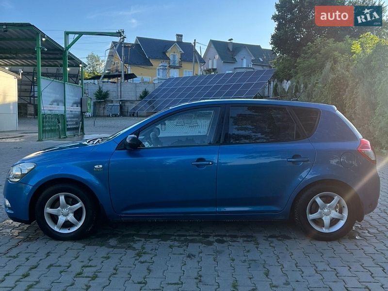 Хэтчбек Kia Ceed 2010 в Кицмани