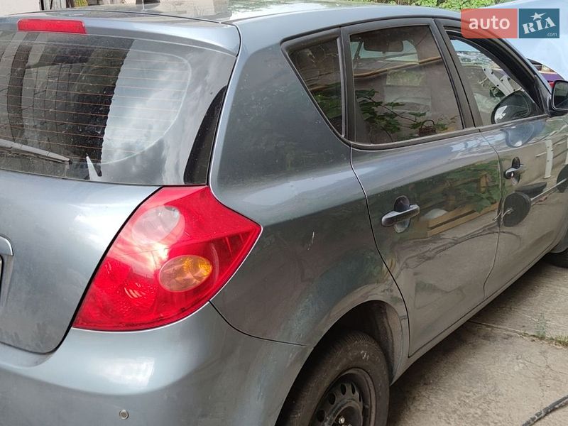 Хэтчбек Kia Ceed 2008 в Одессе