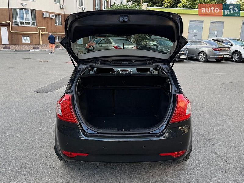 Хетчбек Kia Ceed 2009 в Києві фото 12 Хетчбек Kia Ceed 2009 в Києві
