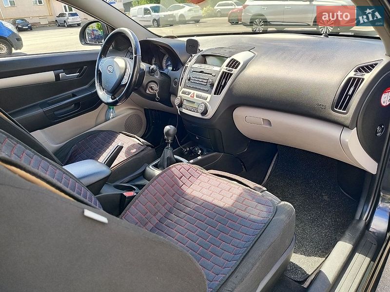 Хэтчбек Kia Ceed 2009 в Киеве