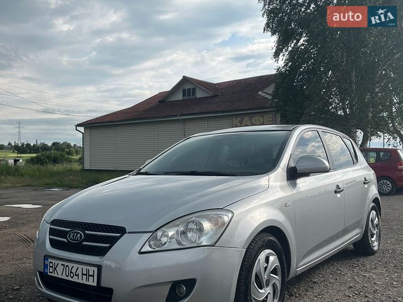 Хетчбек Kia Ceed 2008 в Дубні