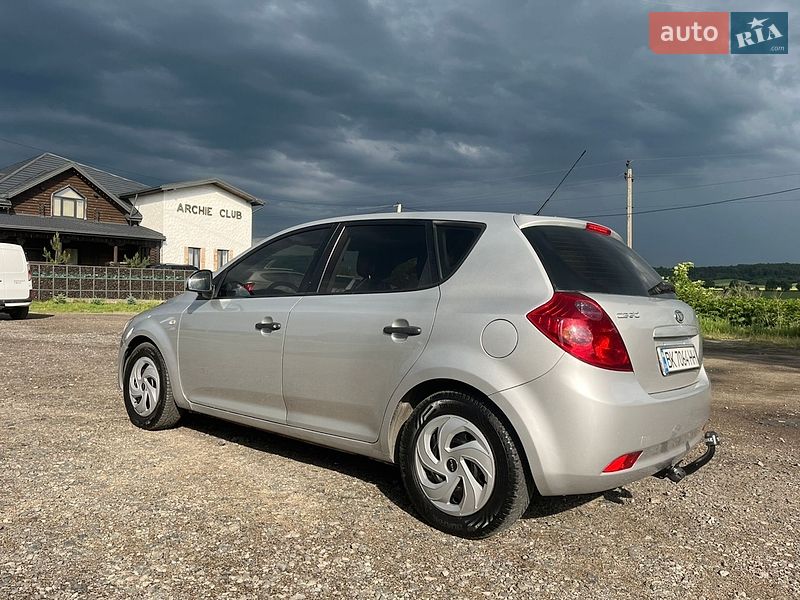 Хетчбек Kia Ceed 2008 в Дубні