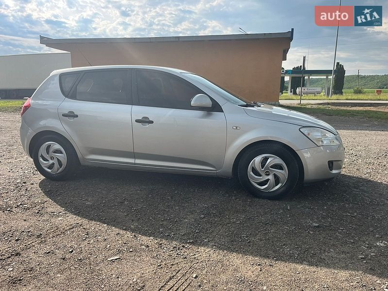Хетчбек Kia Ceed 2008 в Дубні
