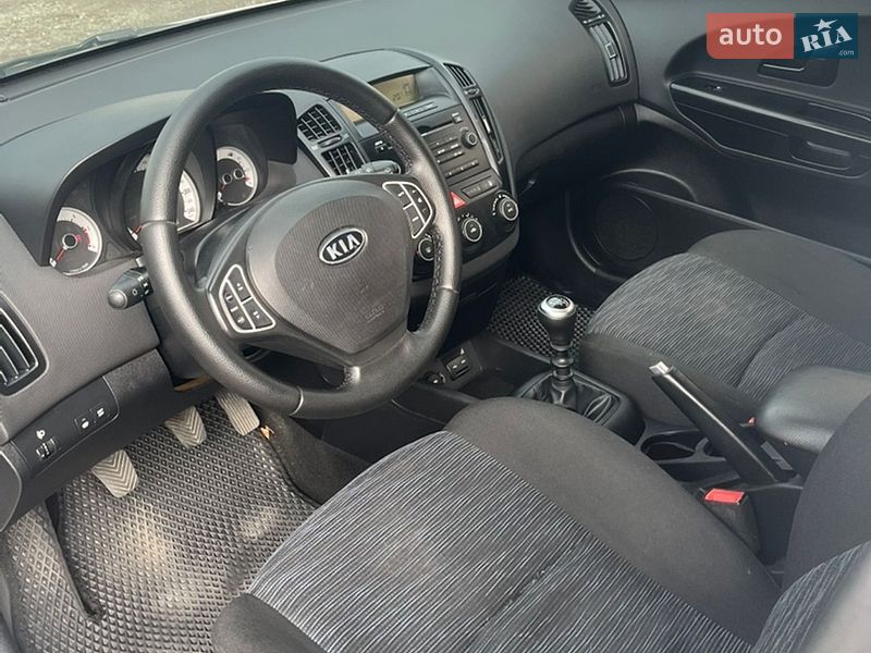 Хетчбек Kia Ceed 2008 в Дубні