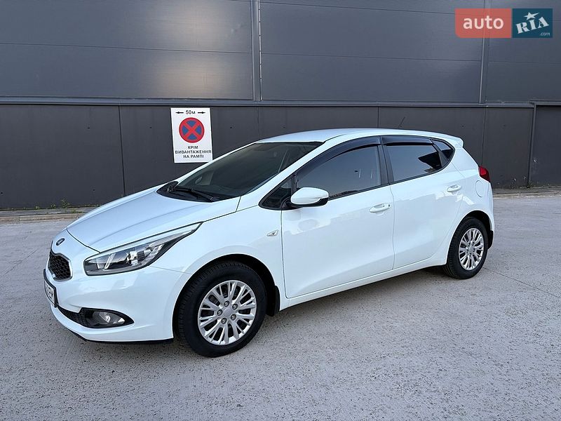 Хетчбек Kia Ceed 2012 в Києві фото 2 Хетчбек Kia Ceed 2012 в Києві
