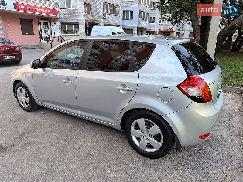 Хэтчбек Kia Ceed 2009 в Днепре