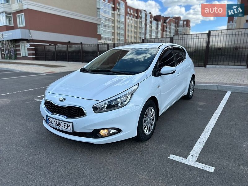 Хэтчбек Kia Ceed 2012 в Умани