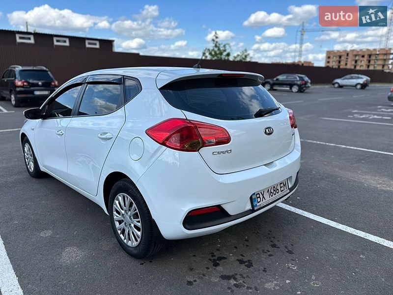 Хэтчбек Kia Ceed 2012 в Умани
