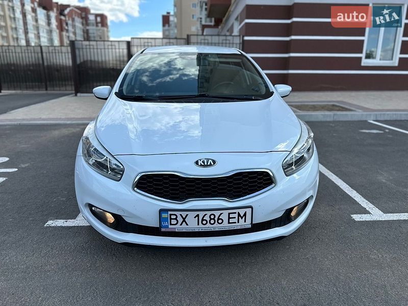 Хэтчбек Kia Ceed 2012 в Умани