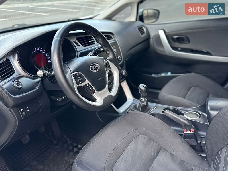 Хэтчбек Kia Ceed 2012 в Умани