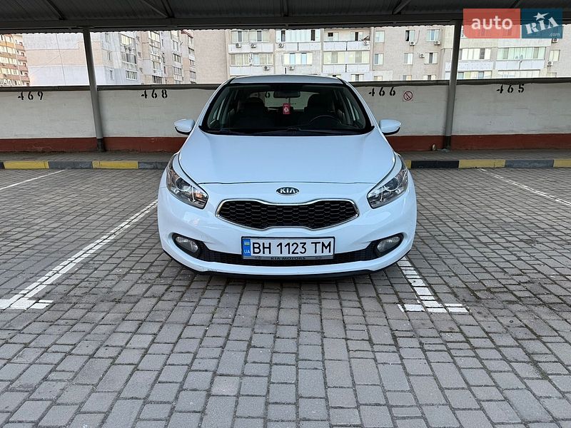 Хэтчбек Kia Ceed 2012 в Одессе