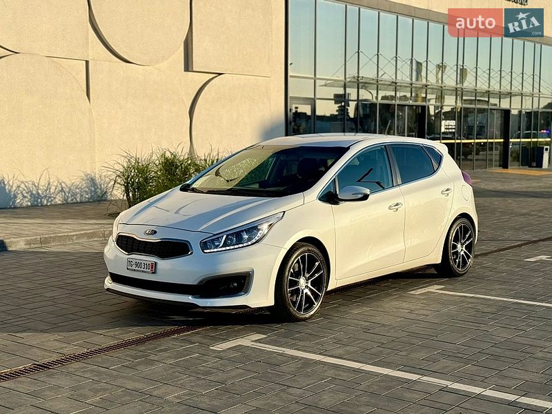 Хэтчбек Kia Ceed 2016 в Луцке