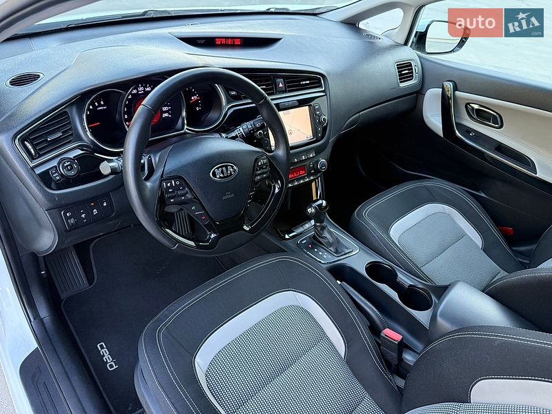 Хэтчбек Kia Ceed 2016 в Луцке