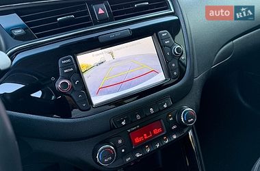 Хэтчбек Kia Ceed 2016 в Луцке