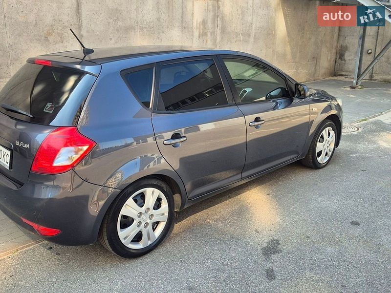 Хетчбек Kia Ceed 2009 в Києві фото 8 Хетчбек Kia Ceed 2009 в Києві