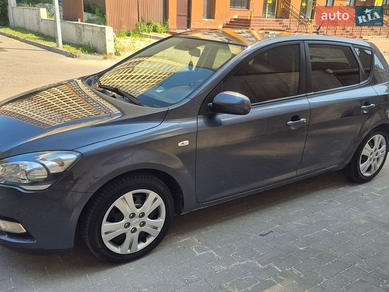 Хетчбек Kia Ceed 2009 в Києві фото 16 Хетчбек Kia Ceed 2009 в Києві