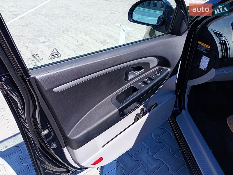 Универсал Kia Ceed 2008 в Сарнах