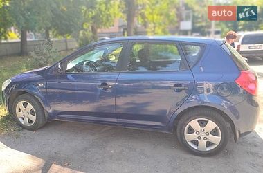 Хэтчбек Kia Ceed 2008 в Светловодске