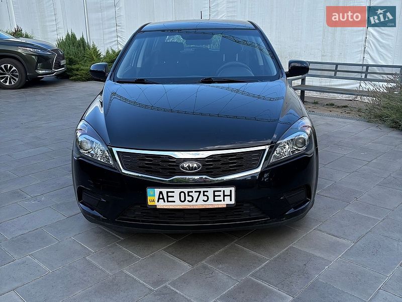 Хетчбек Kia Ceed 2009 в Дніпрі