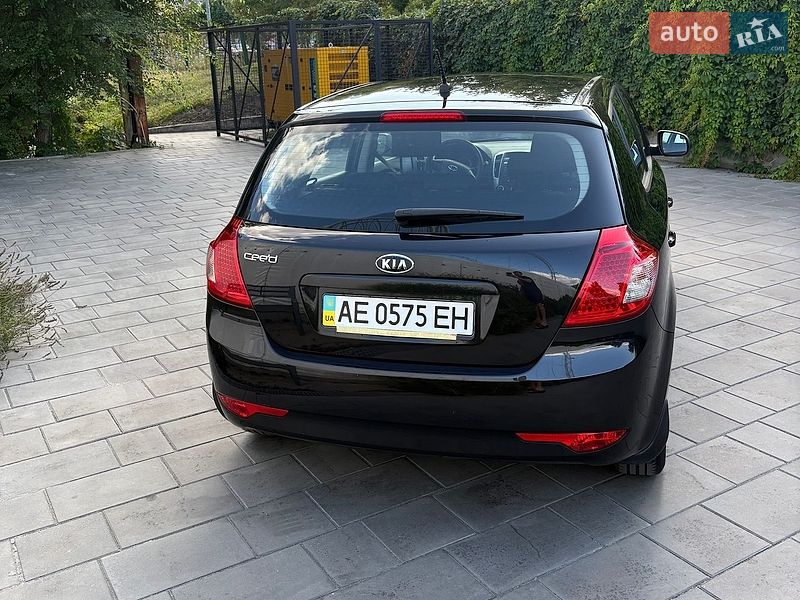 Хетчбек Kia Ceed 2009 в Дніпрі