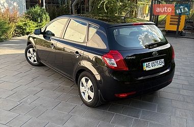 Хетчбек Kia Ceed 2009 в Дніпрі