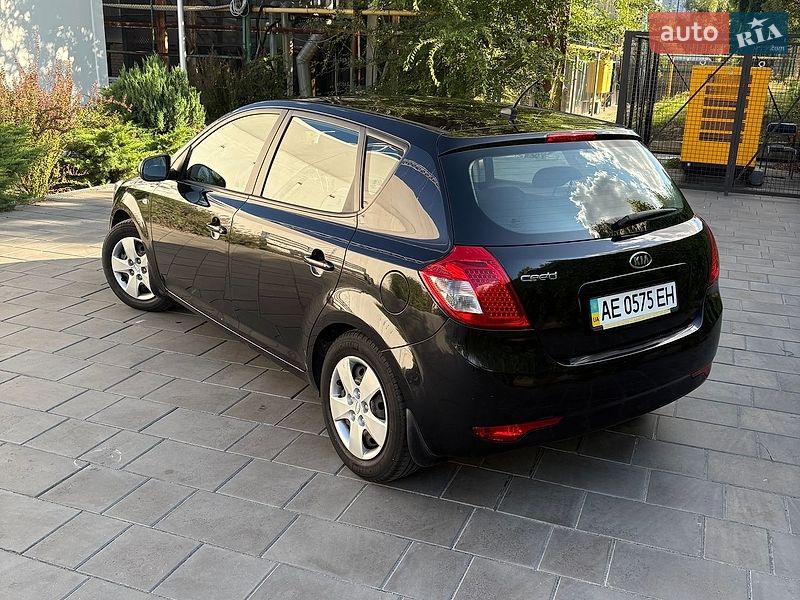 Хетчбек Kia Ceed 2009 в Дніпрі