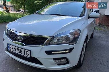 Хэтчбек Kia Ceed 2010 в Хмельницком