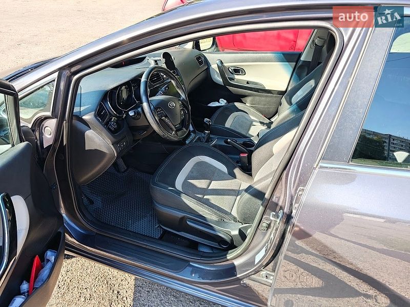 Хэтчбек Kia Ceed 2015 в Запорожье