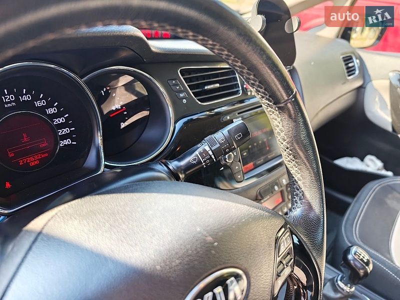 Хэтчбек Kia Ceed 2015 в Запорожье