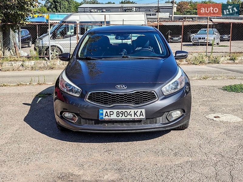Хэтчбек Kia Ceed 2015 в Запорожье