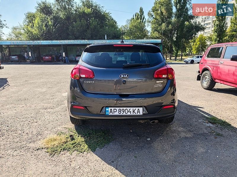 Хэтчбек Kia Ceed 2015 в Запорожье