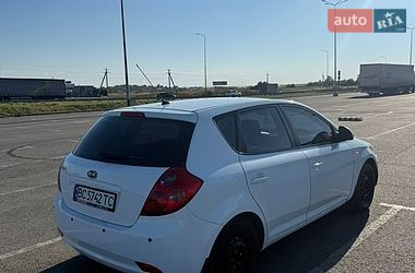 Хэтчбек Kia Ceed 2008 в Львове