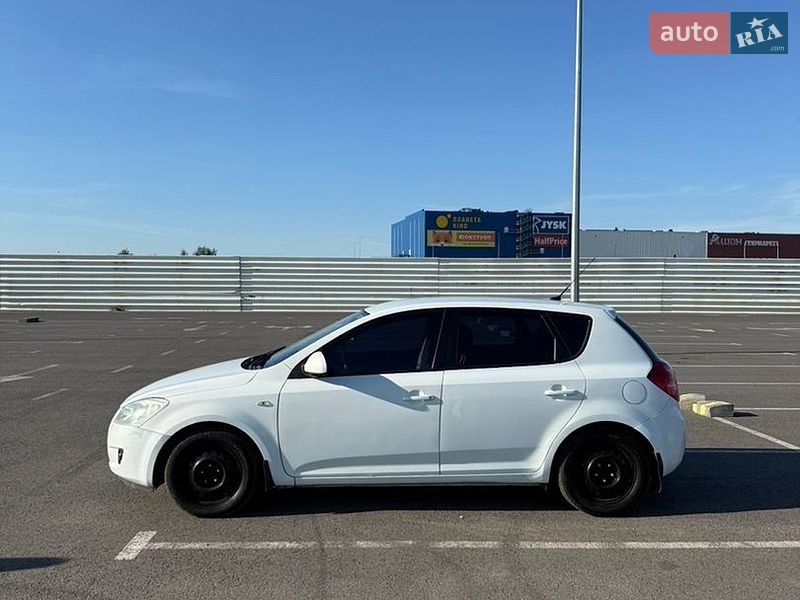 Хэтчбек Kia Ceed 2008 в Львове