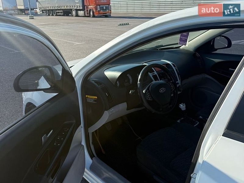 Хэтчбек Kia Ceed 2008 в Львове