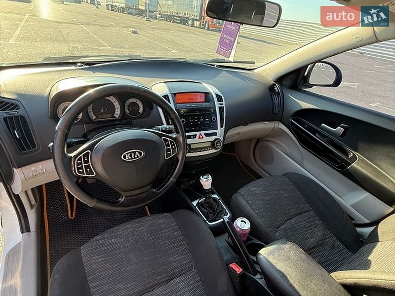Хэтчбек Kia Ceed 2008 в Львове