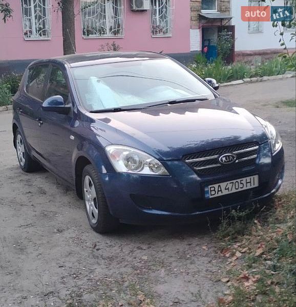 Хэтчбек Kia Ceed 2008 в Светловодске