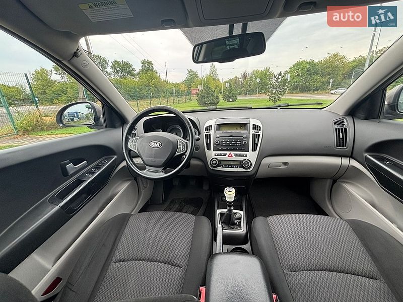 Хэтчбек Kia Ceed 2008 в Луцке