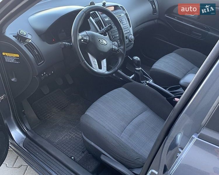 Универсал Kia Ceed 2010 в Сарнах
