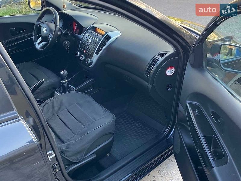 Универсал Kia Ceed 2011 в Звенигородке