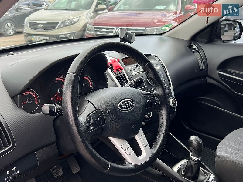 Хэтчбек Kia Ceed 2012 в Полтаве