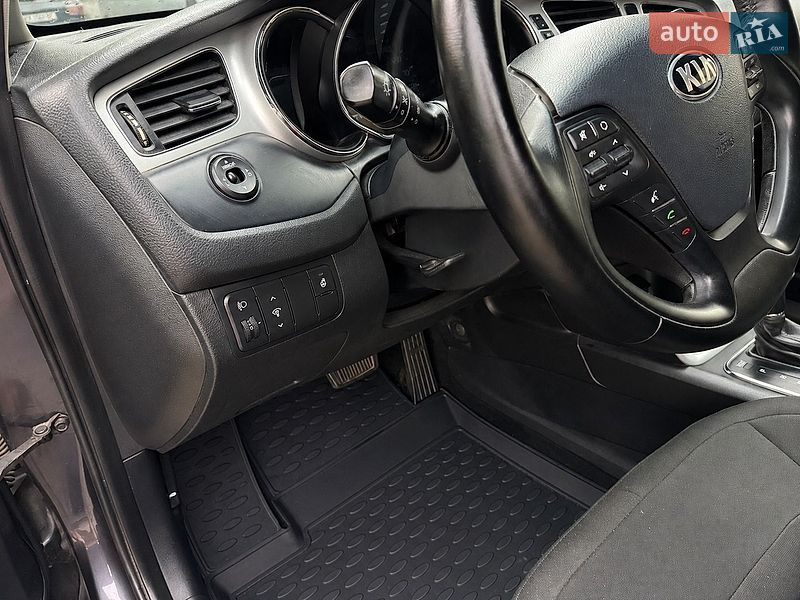 Хэтчбек Kia Ceed 2013 в Киеве