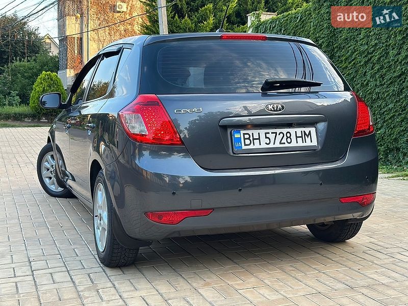 Хэтчбек Kia Ceed 2010 в Одессе