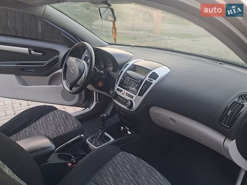 Хэтчбек Kia Ceed 2008 в Борщеве