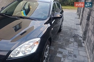 Универсал Kia Ceed 2009 в Ровно