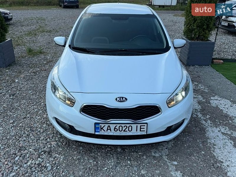 Хетчбек Kia Ceed 2015 в Києві фото 2 Хетчбек Kia Ceed 2015 в Києві