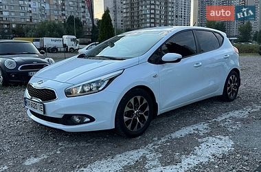 Хетчбек Kia Ceed 2015 в Києві фото 3 Хетчбек Kia Ceed 2015 в Києві