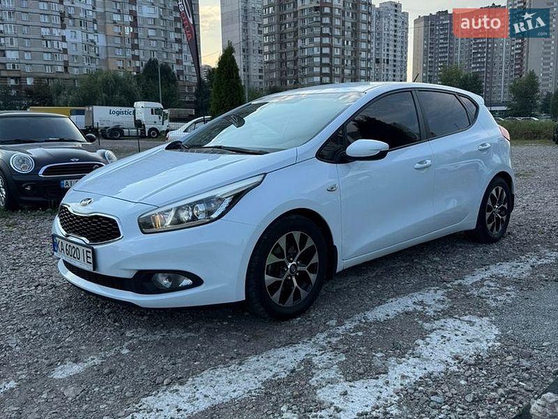Хетчбек Kia Ceed 2015 в Києві фото 3 Хетчбек Kia Ceed 2015 в Києві