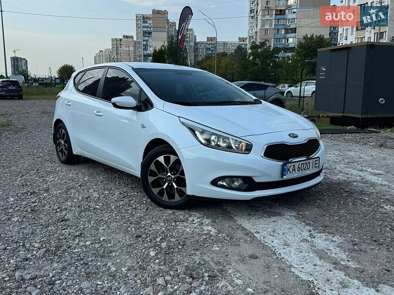 Хетчбек Kia Ceed 2015 в Києві фото 5 Хетчбек Kia Ceed 2015 в Києві