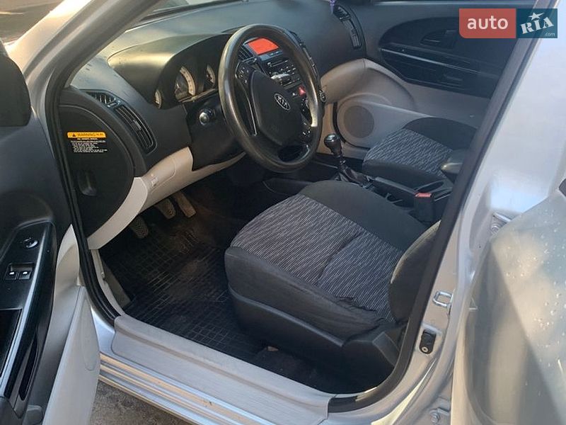 Хэтчбек Kia Ceed 2008 в Киеве